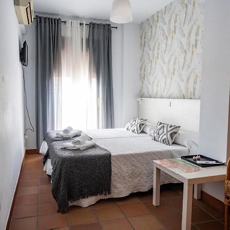 Hostal Plaza De Italia Касерес Екстер'єр фото