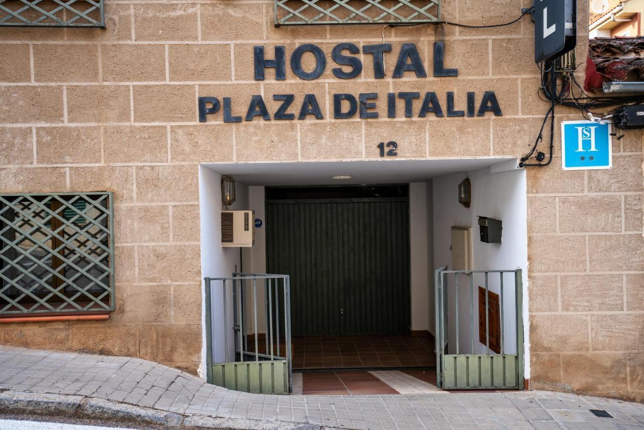 Hostal Plaza De Italia Касерес Екстер'єр фото
