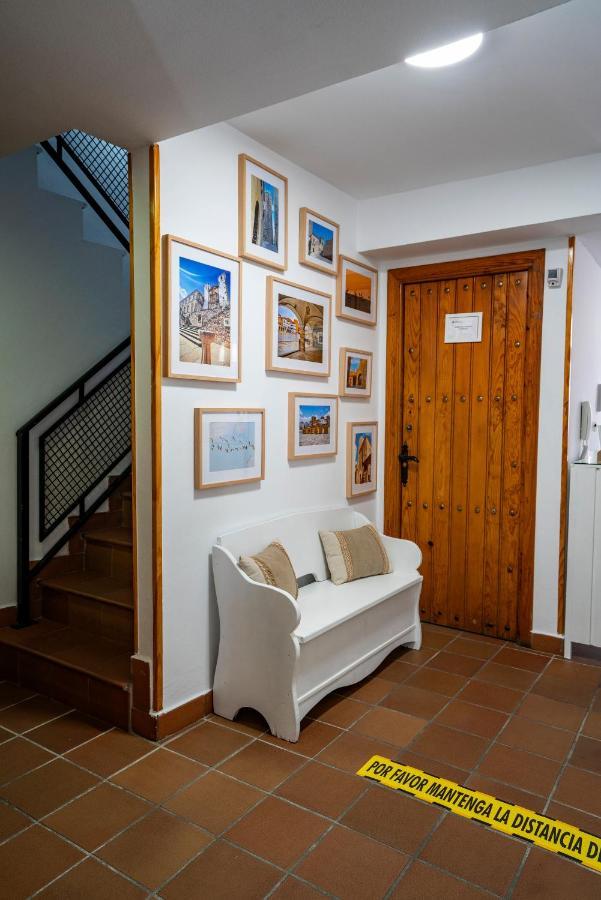 Hostal Plaza De Italia Касерес Екстер'єр фото