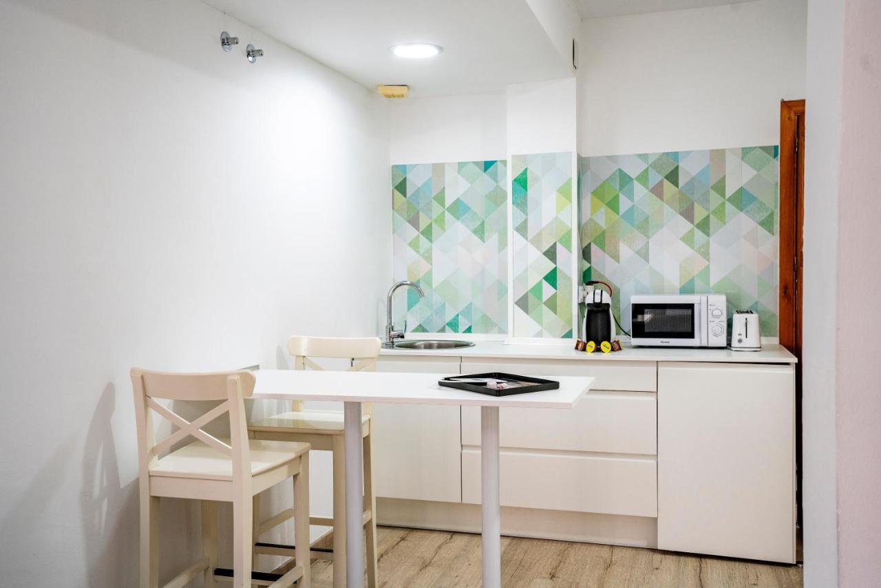 Hostal Plaza De Italia Касерес Екстер'єр фото