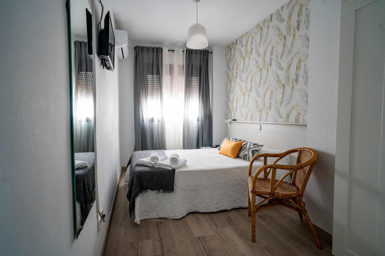 Hostal Plaza De Italia Касерес Екстер'єр фото