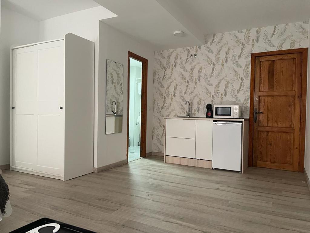 Hostal Plaza De Italia Касерес Екстер'єр фото