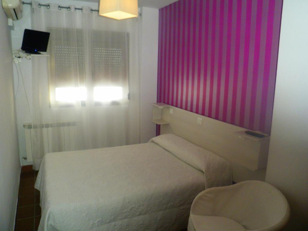 Hostal Plaza De Italia Касерес Екстер'єр фото